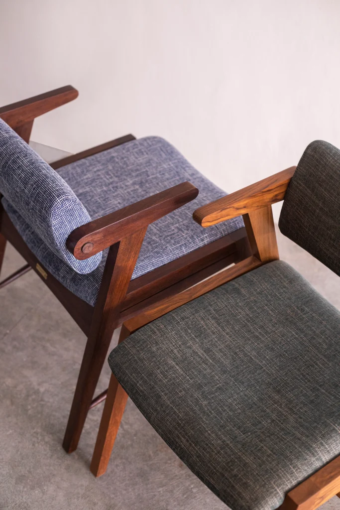 Alternative angle of the luxury Beak Chair