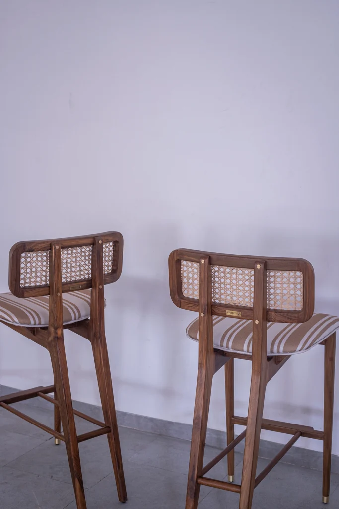 Chair Elegante angled view showcasing modern aesthetic