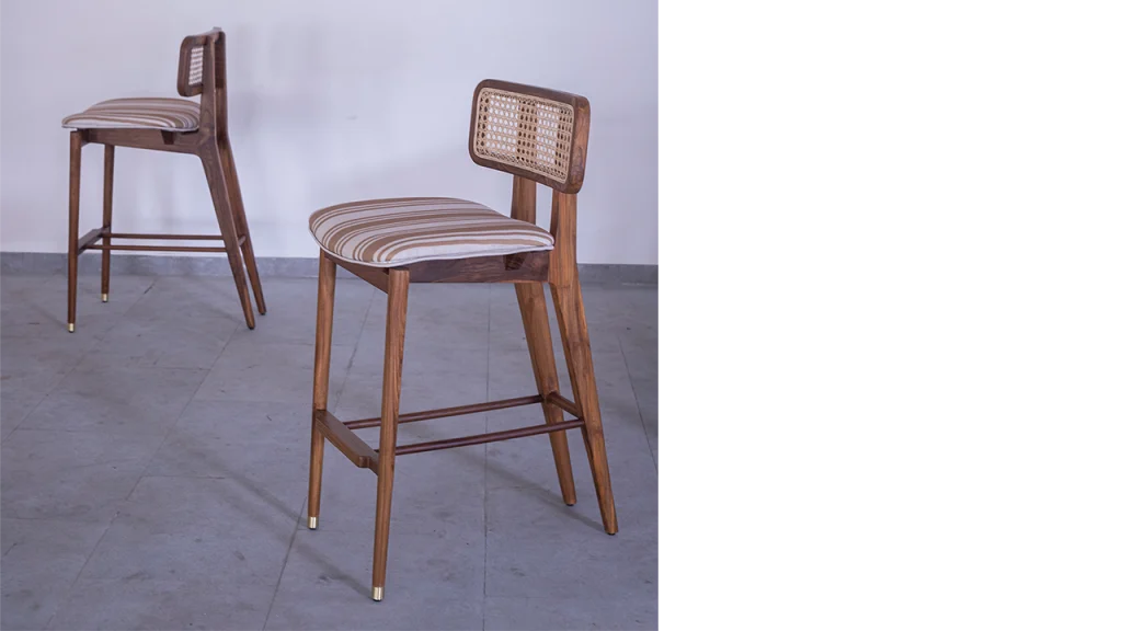 Chair Elegante luxury wooden chair front view