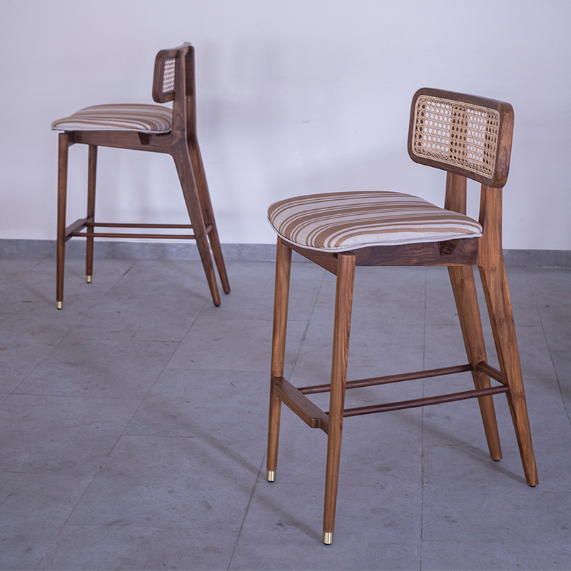 Elegante Seating Chair