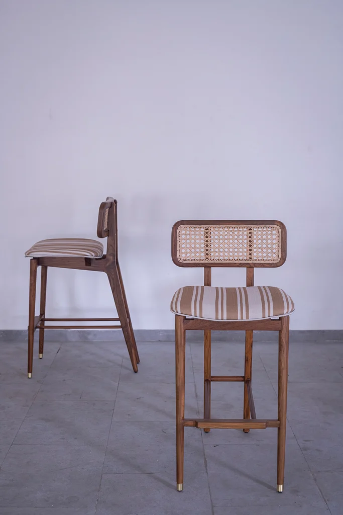Chair Elegante side profile design detail
