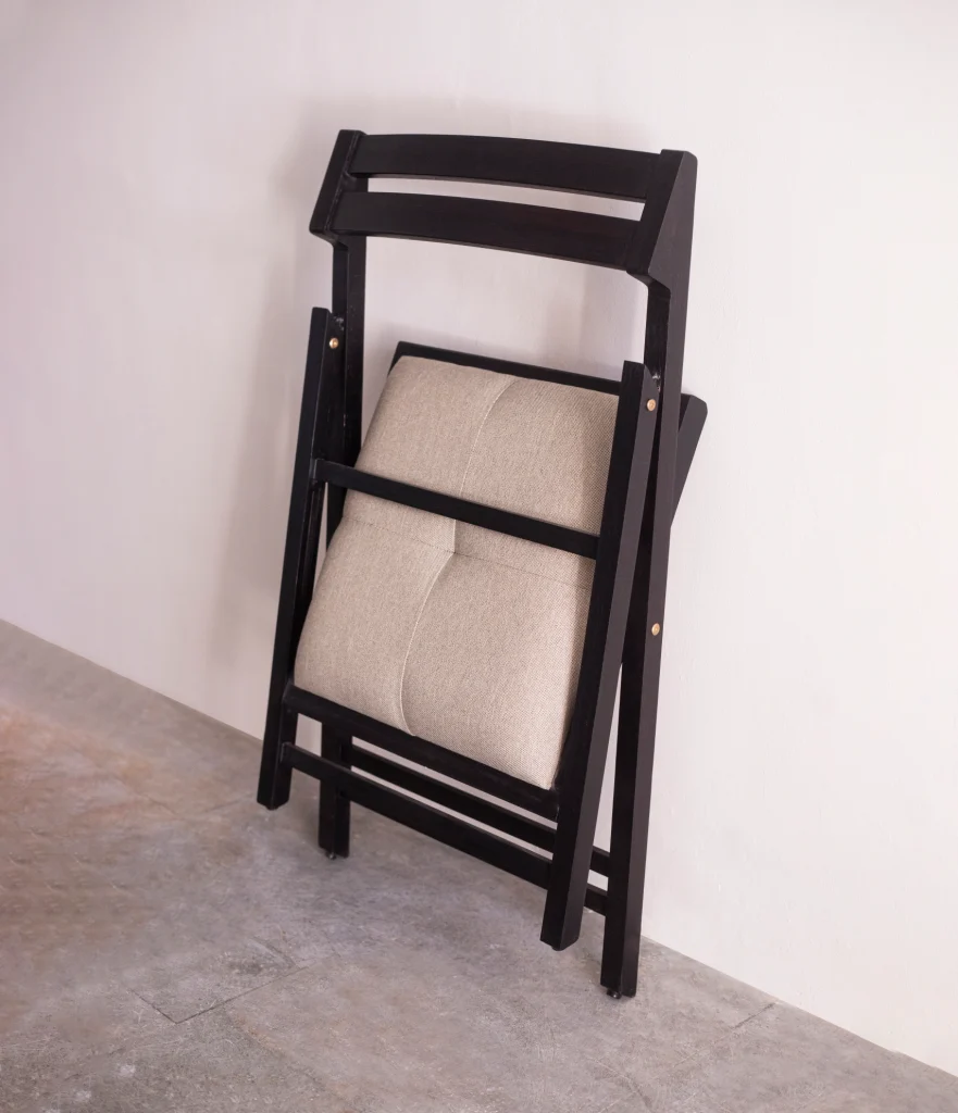 Side angle view of the ergonomic folding chair design