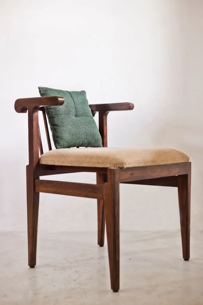 Martello chair side profile and structure design