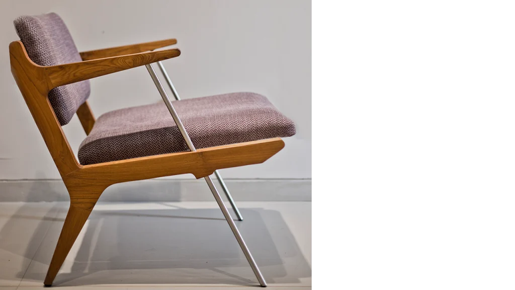Oblique chair main view showcasing modern furniture design