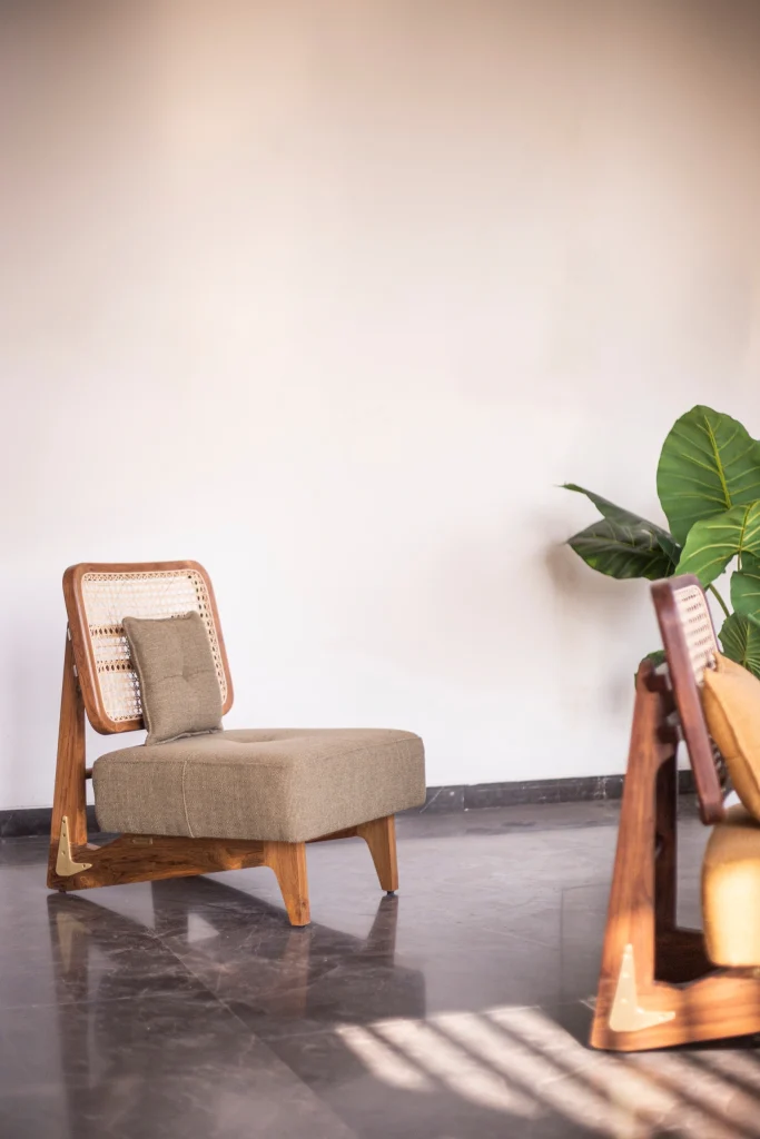 Slinger Furniture Angle Shot
