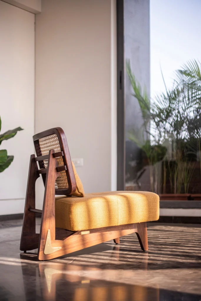 Slinger Furniture Side View