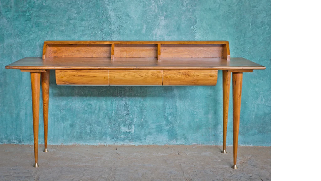 Work desk with capped legs overview display