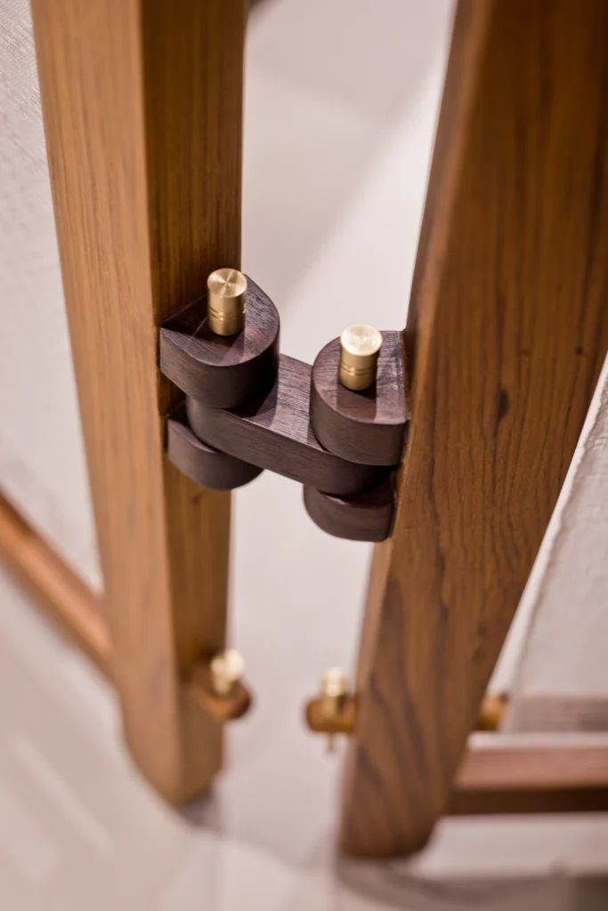 En Cleave furniture close-up craftsmanship