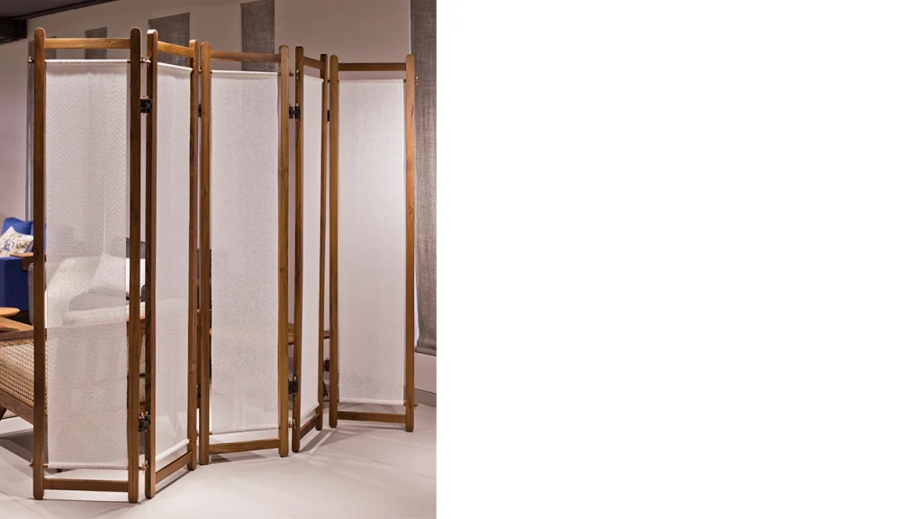 En Cleave furniture showcase view