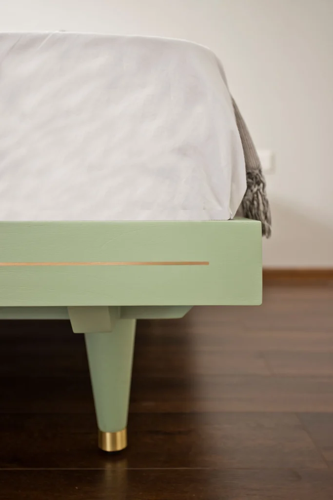 Nouvelle furniture vertical profile view